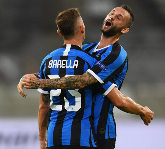 足球世界杯官方公布首批裁判名单，引发讨论