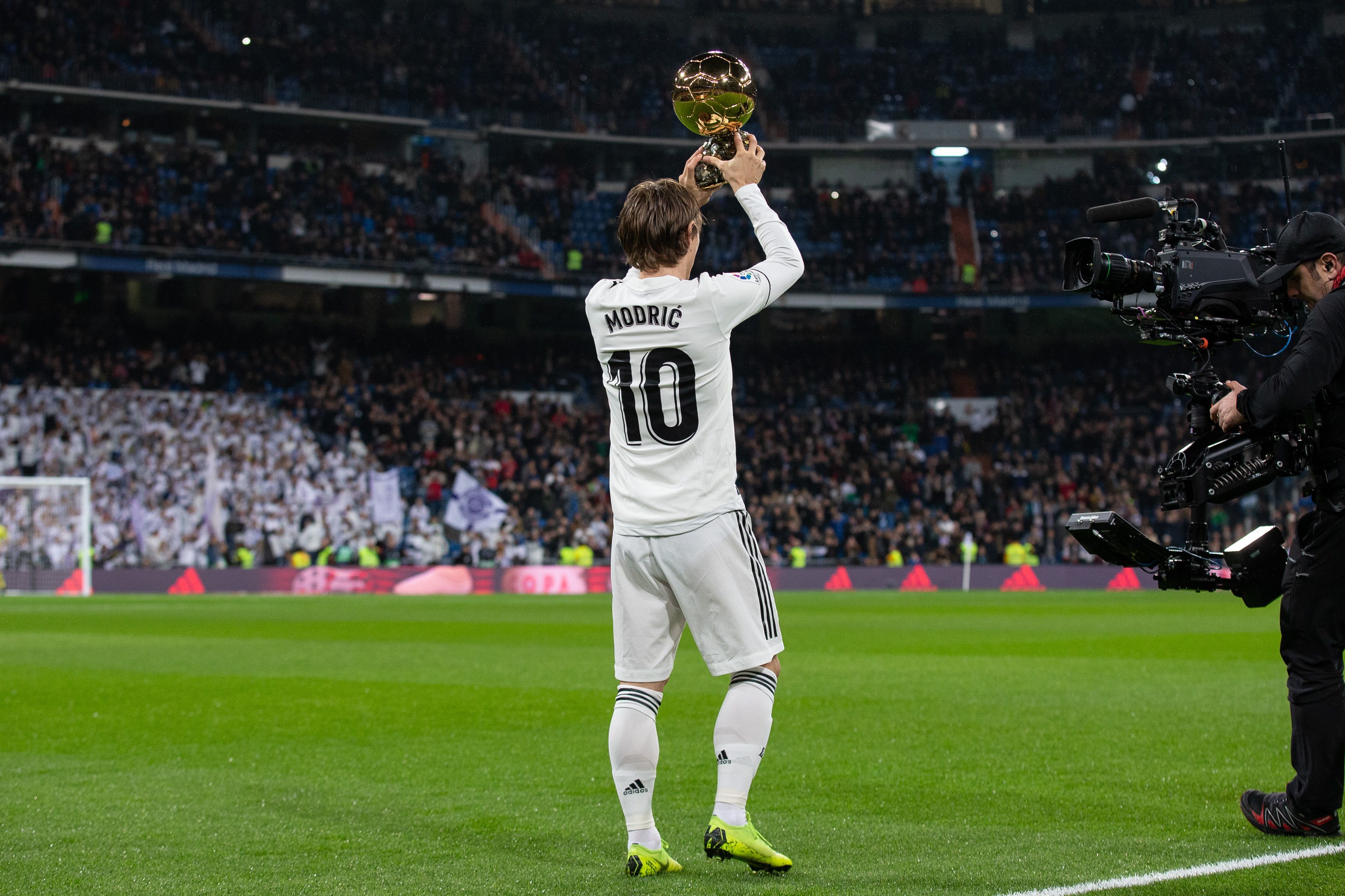 皇马vs曼城半场数据：射正1-5，控球率曼城领先