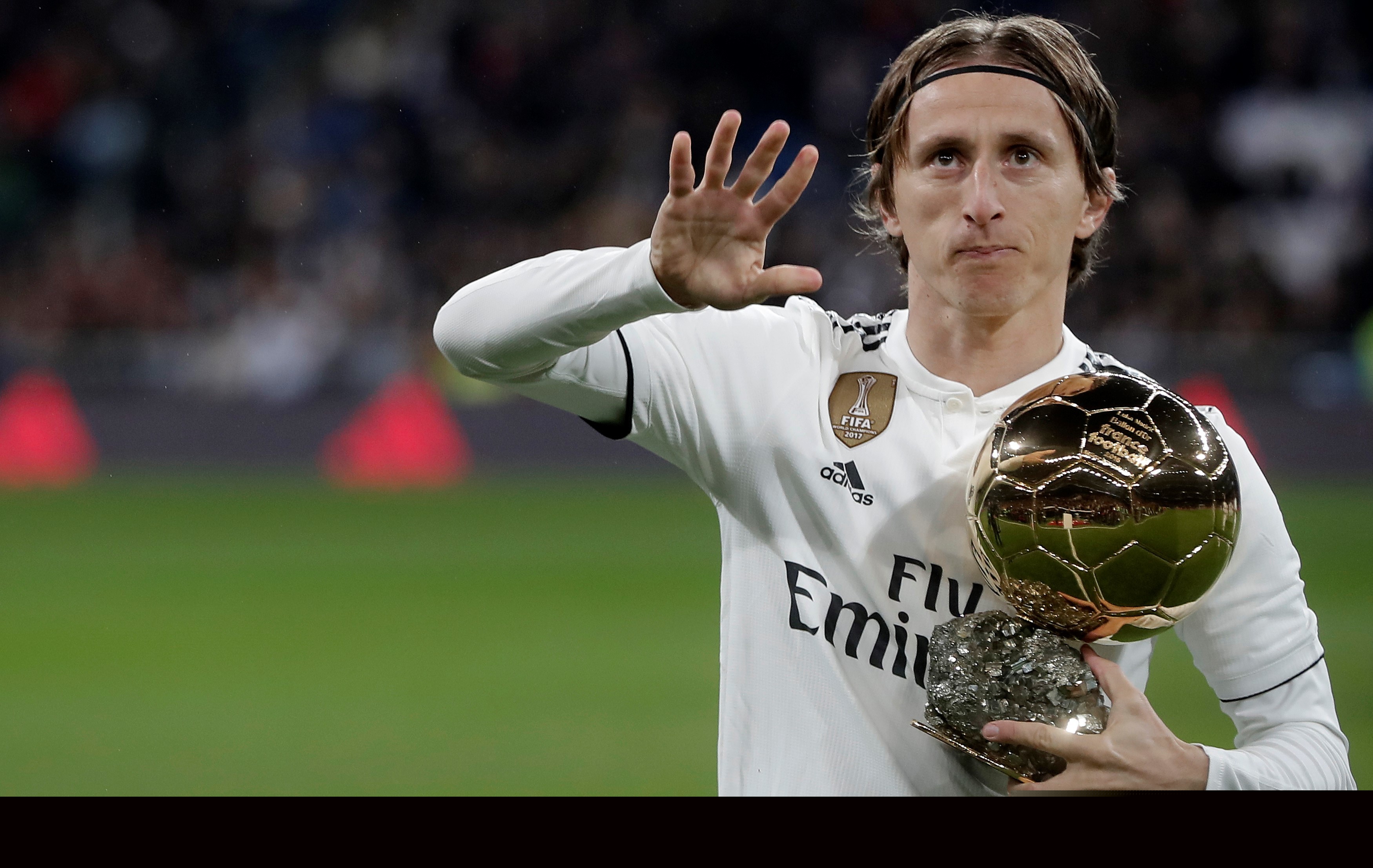 轻伤不下火线！记者：姆巴佩左手无名指骨折，但仍将出战曼城