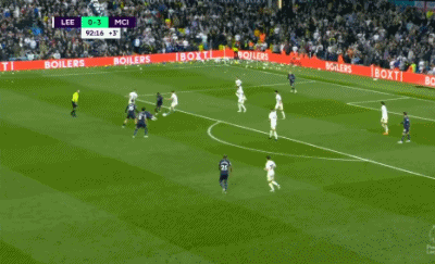 皇马后防问题严重，阿诺德伤缺，球员轮换困难，姆巴佩虽强但后防乏力，形势严峻。