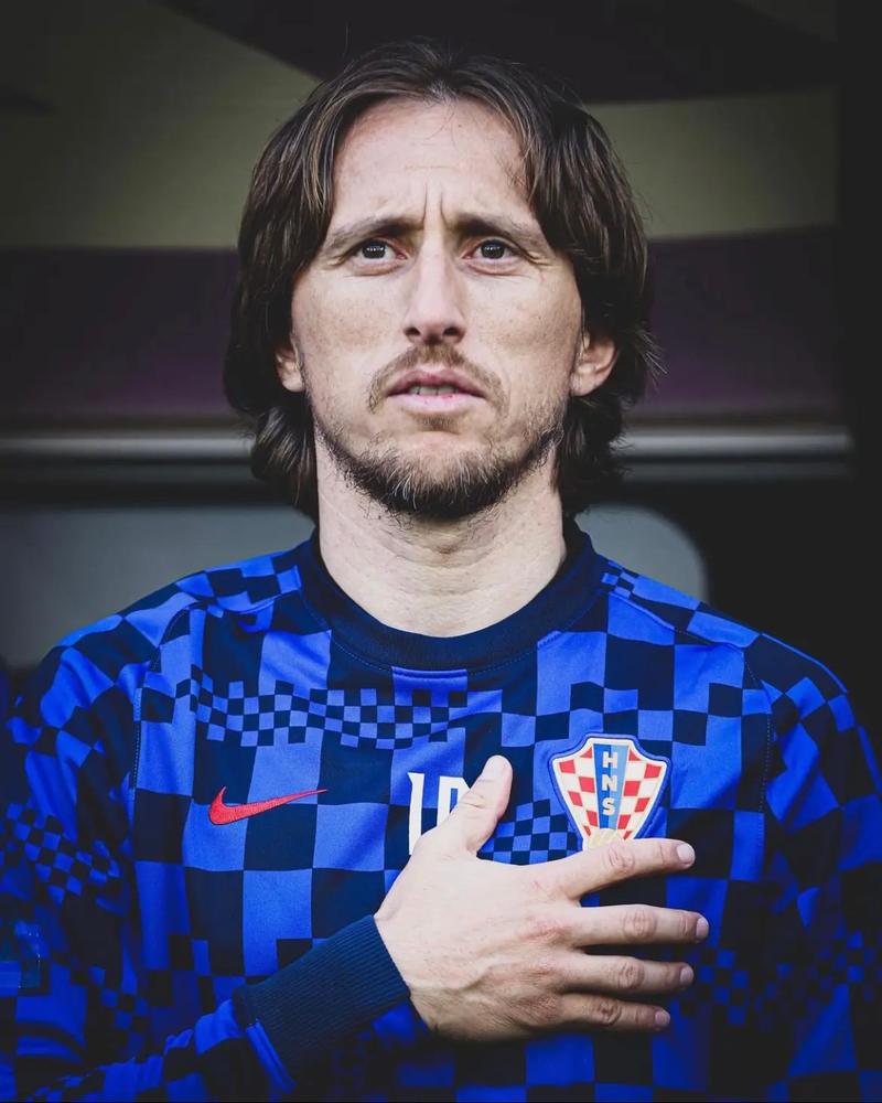 篮球湖人球星时隔两周复出，全场掌声雷动