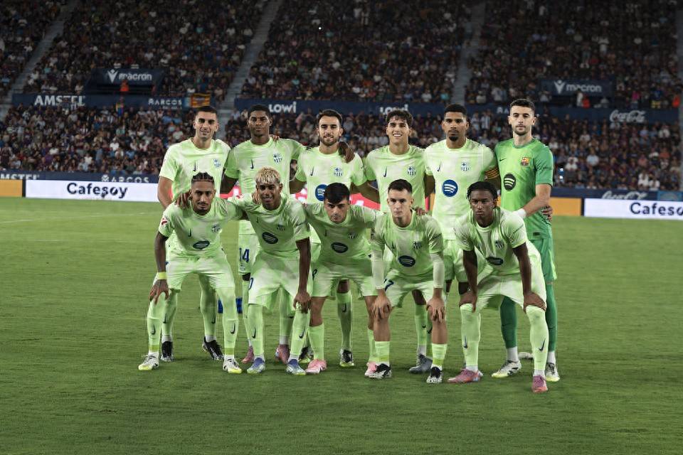 记者：斯卡洛尼将带着大力神杯参加世界杯抽签仪式